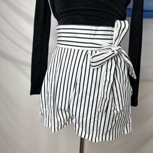 Zara XS shorts striped white and black